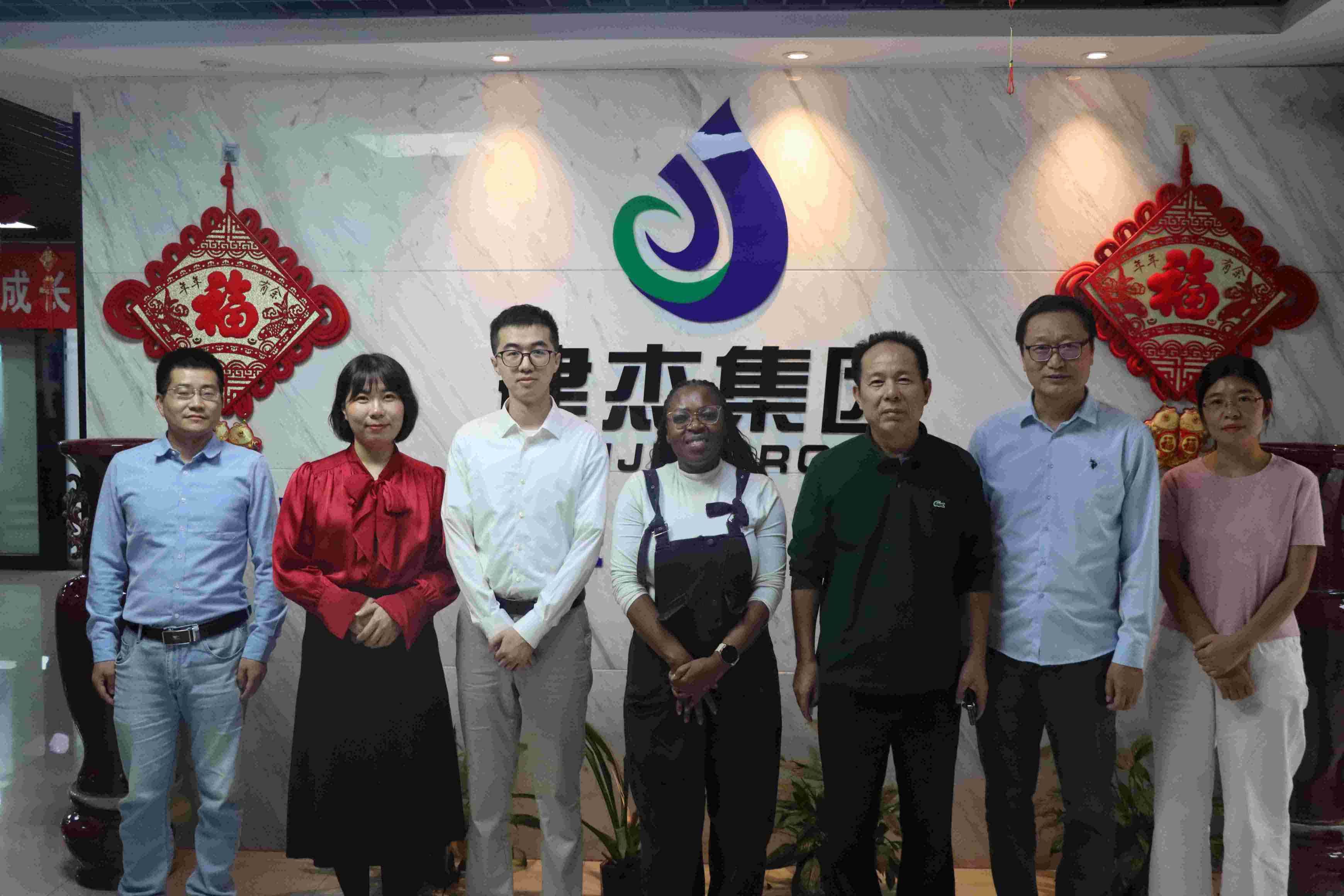 南非客户来访老子有钱lzyq88实业：共话经济炼铁新篇章！